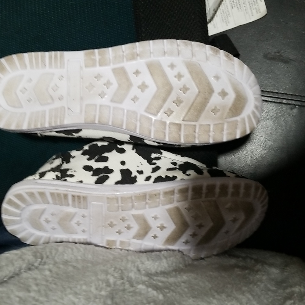 Shoes - Picture 3 of 3